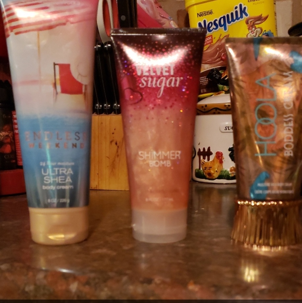 Body lotion and shimmer bomb